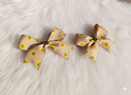 Daisy Printed Ribbon Bow (2 piece)
